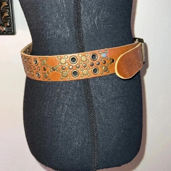 Sundance Accessories - Sundance Women’s Brown Leather Belt with Rivets, Studs Size Small